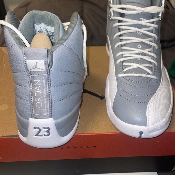Men’s size 10 air jordan 12 retro’s. - Picture 3 of 5